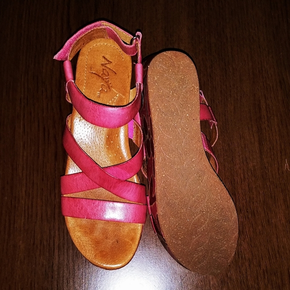 Good As New Naya 'Nalani' Wedges - Picture 3 of 8